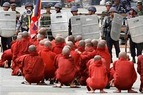 La non-violence en action sera t-elle suffisante a éviter le pire - Photo The Mandalay Gazette