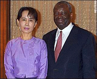 Aung San Su Kyi, première photo depuis des mois