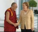 3701519639-le-dalai-lama-berlin-c-est-une-premiere.jpg