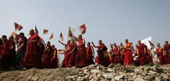 Monks_Peace_Marche_Tibet.jpg