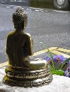 petit_-_Bouddha_et_la_rue_-_moyen-2.jpg