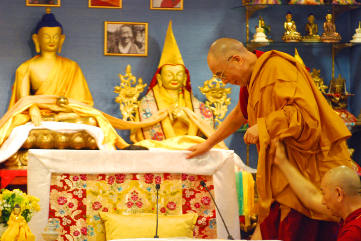 DALAI_08_140_730large.jpg