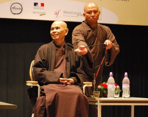 Thich Nhât Hanh et les moines de sa communauté ont été reçus à l'Alliance française
