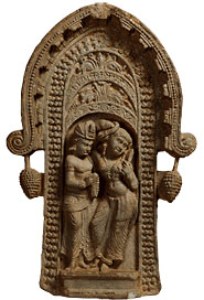 ouple in front of a richly decorated
