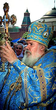 Patriarch Alexiy II delivering a blessing on Red Square