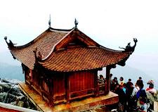 La pagode de bronze de Yên Tu.