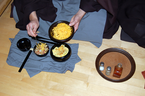 UBE-zen-monk---repas.jpg