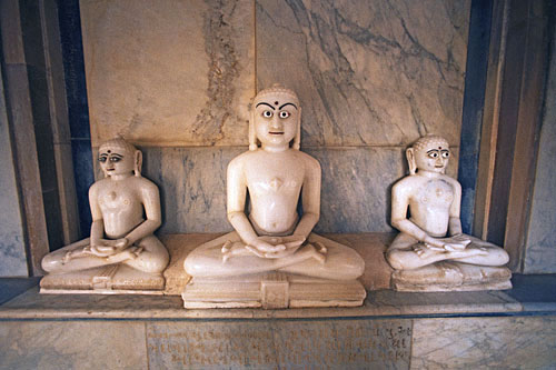 Tirthankara statues at Shatrunajaya Temple