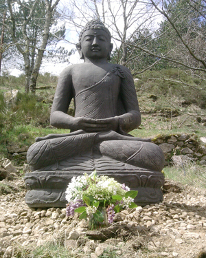 La statue de Bouddha à l’entrée du temple La statue de Bouddha à l’entrée du temple