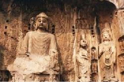 the statue of Buddha in Luoyang