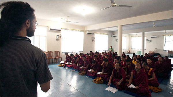 CRASH COURSE Jed Brody, a physics teacher from Emory College, lecturing to a class of Tibetan monks.