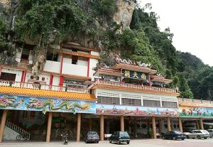 The entrance to the Nam Thean Tong, which is located right smack in between Sam Poh Tong and Ling Sen Tong.