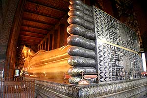 The reclining Buddha in Wat Pho, Bangkok, Thailand