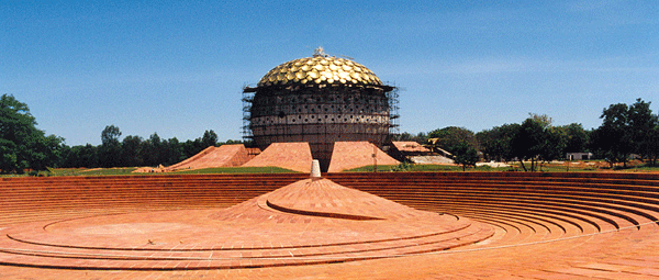 Auroville_matrimandir.gif
