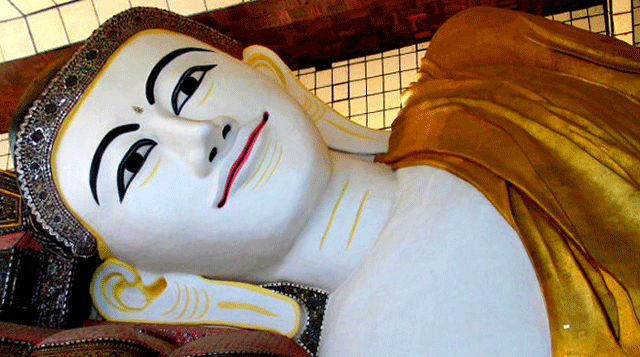 Le Bouddha en parinivarna de Schwethalyaung