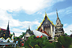 Wat Takarong’s beautiful toilets and a floating market nearby have become a huge attraction for tourists.