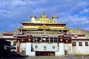 When a bridge was built in 1995 in the town of Zetang across the Yarlung Tsangpo River, visitors could reach the monastery by taking buses from Lhasa or Zetang. To devoted pilgrims, though, completing the trip in a few hours was akin to seeking instant gratification.