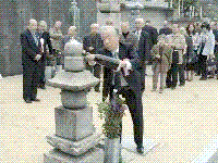 20100407-572931-1-N.gif