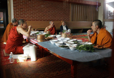 20100407__ecct0405monklife_.gif