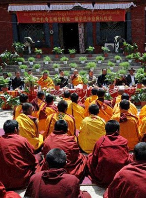 GraduationceremonyNalanzha5.gif