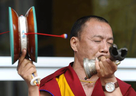 buddhistmonkceremony2.gif