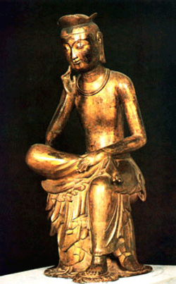La statua del Budda del futuro (Maitreya)