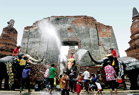heroSongkran-b3042ca6-a1eb-.gif