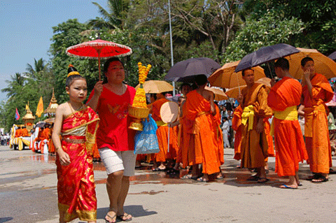 pimay_lao-new-year_08-48379.gif