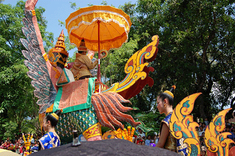 pimay_lao-new-year_11-13069.gif