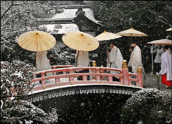 shinto_priest_250_x_180_.gif