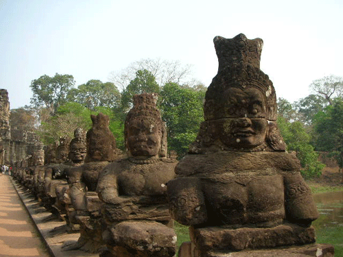 Angkor-Thom.gif