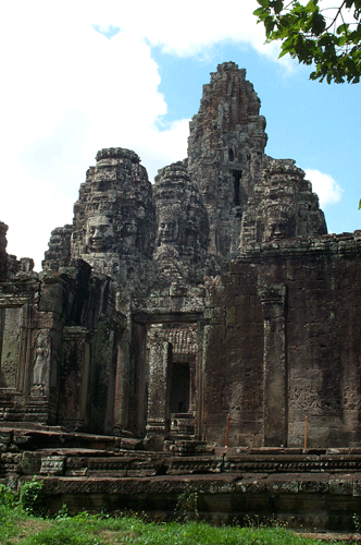 Bayon_temple_-_closer_view-2.gif