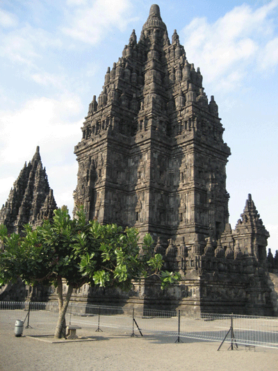 Prambanan_temples.gif