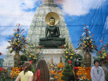 TouringBuddhaWorcester.gif