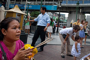 bangkokprayer.gif