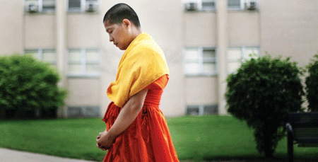 buddhistmonkgoinghome.gif