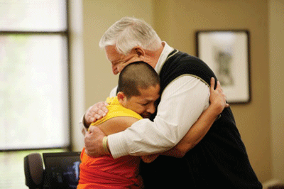 buddhistmonkgoinghome3.gif
