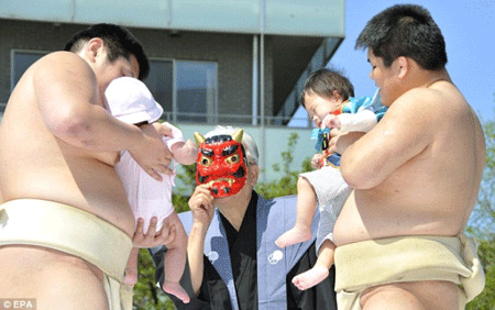 japansumobuddhistmonk.gif