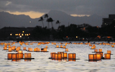 HawaiFloatingLantern3.gif