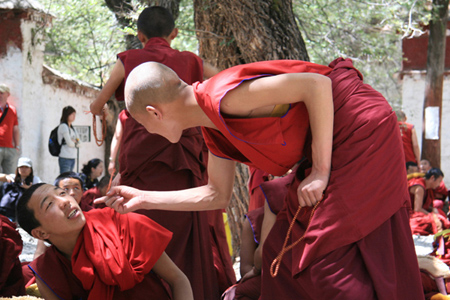 tibetan_monks.jpg