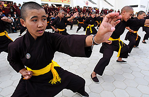 kung_fu_nuns_0507.jpg