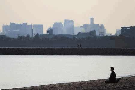 meditar_playa.gif