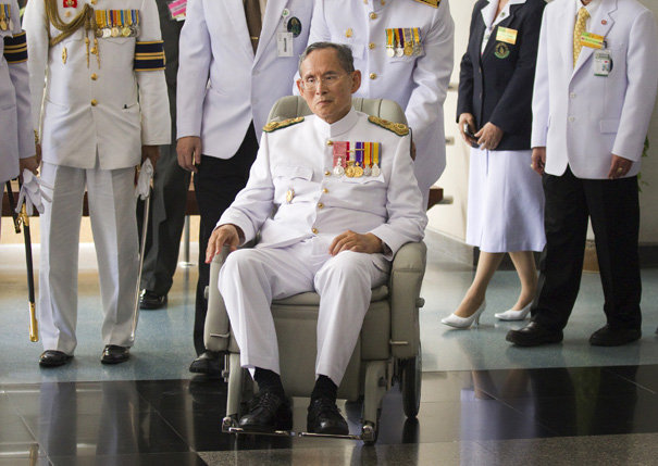 546841_bhumibol-adulyadej-roi-de-thailande.jpg