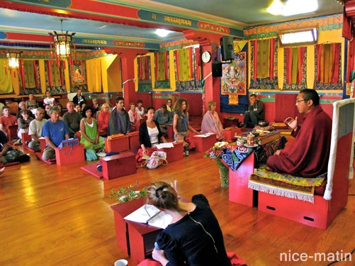 Que l'on soit Bouddhiste ou pas, l'Institut Karmapa reçoit, dans sa grande maison de Valderoure.