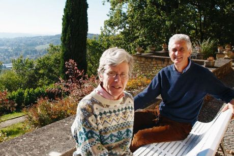 Sœur FrédériqueThibault, de la communauté Sainte-Marthe de Périgueux, qui réside au centre, et Étienne Aussedat, président de l'Association du centre Notre-Dame-de-Temniac.