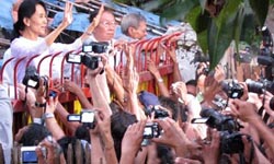 Burmese-pro-democracy-lea-0.jpg