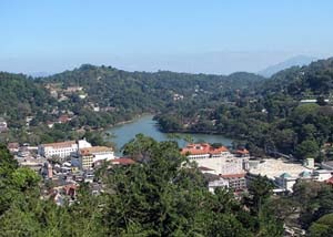 800px-Kandy_lake.jpg