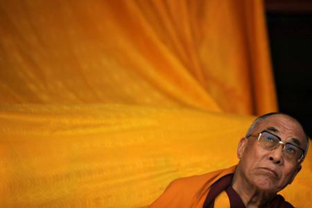 dalai_Lama_a_Tawang_inde_en_novembre_2009-thumb-450x300-36731.jpg