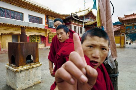 Onze moines et nonnes tibétains ont tenté, et parfois réussi, de mettre fin à leurs jours en s'immolant par le feu pour protester contre l'emprise chinoise.