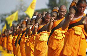 Buddhist monks participate in a procession to mark the 2,600th anniversary of the enlightenment of Lord Buddha on the outskirts of Bangkok on Jan. 4, 2013. (Photo: Reuters)